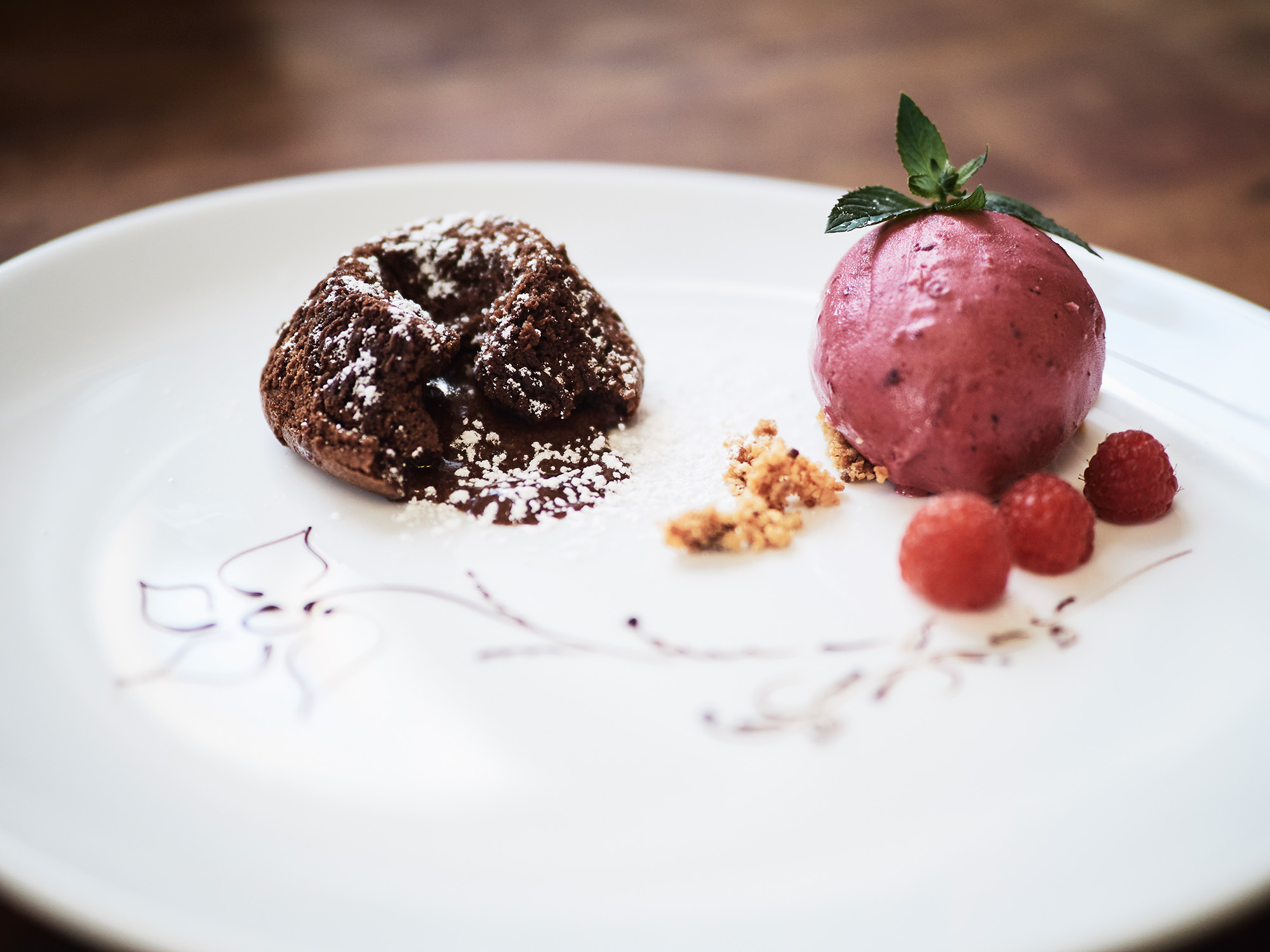 Warmer Schokoladenkuchen mit hausgemachtem Sorbet – Bio-Gasthaus Fetz